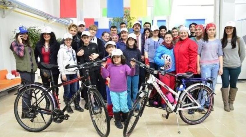 Bisiklet&ccedil;iler Ag&uuml;'ye Pedal &Ccedil;evirdi