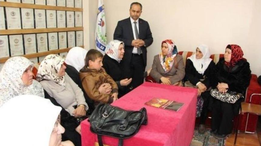 Ak Partili Kadınlardan Yurt-sav'a Ziyaret