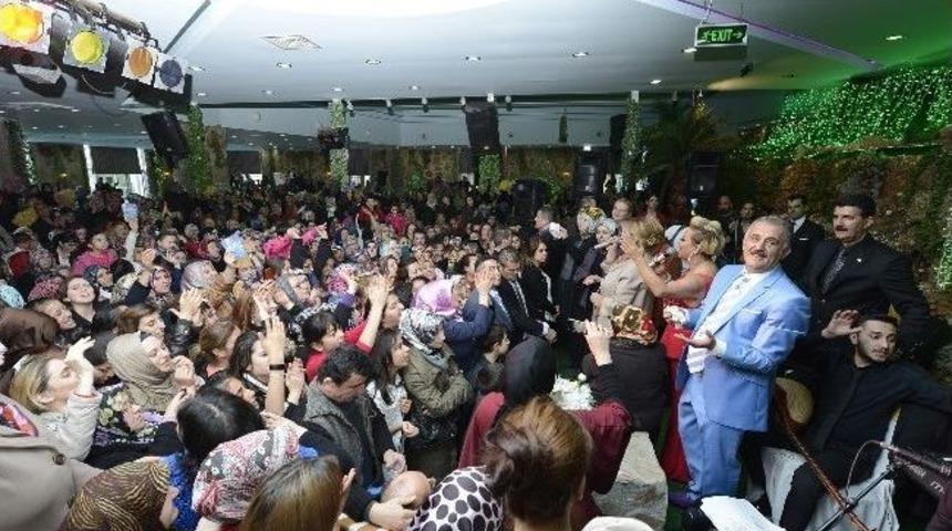 Başkan G&ouml;k&ccedil;ek 'hanımlar Matinesi&rsquo;nde