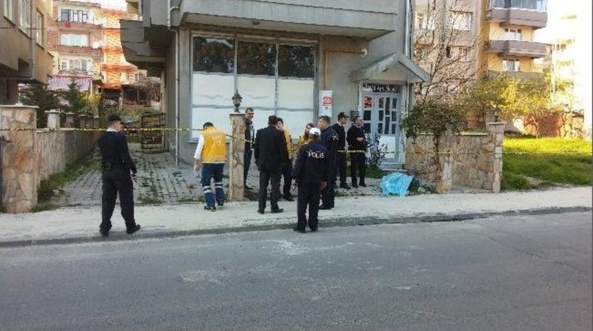 Yaşlı Kadın Balkondan Atlayarak İntihar Etti