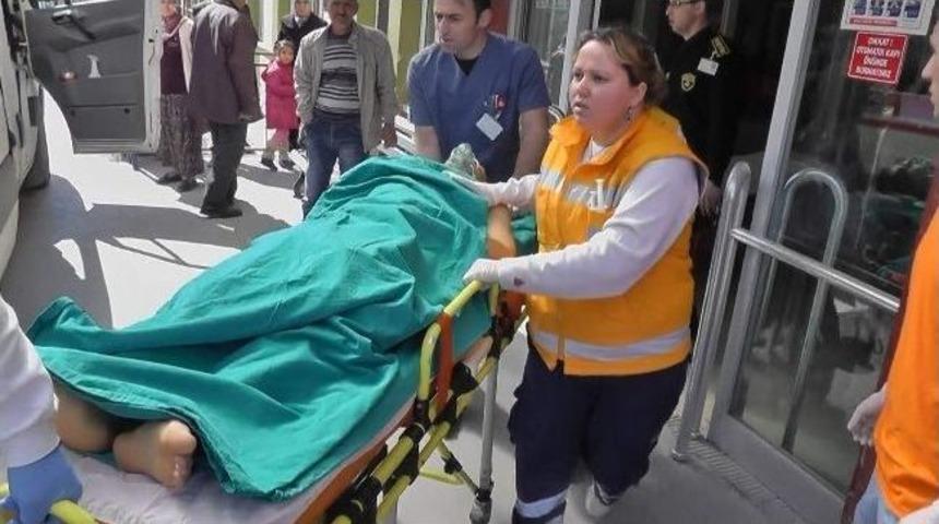 Yolda Y&uuml;r&uuml;rken Bı&ccedil;aklı Saldırıya Uğradı