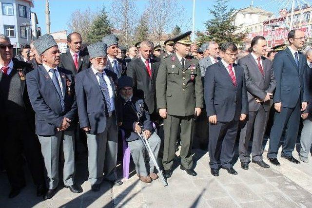 Kore Gazisi Koltuk Değnekleriyle Törene Katıldı