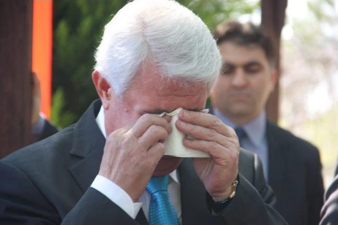 Hamdi Sedef&ccedil;i G&ouml;zyaşlarını Tutamadı