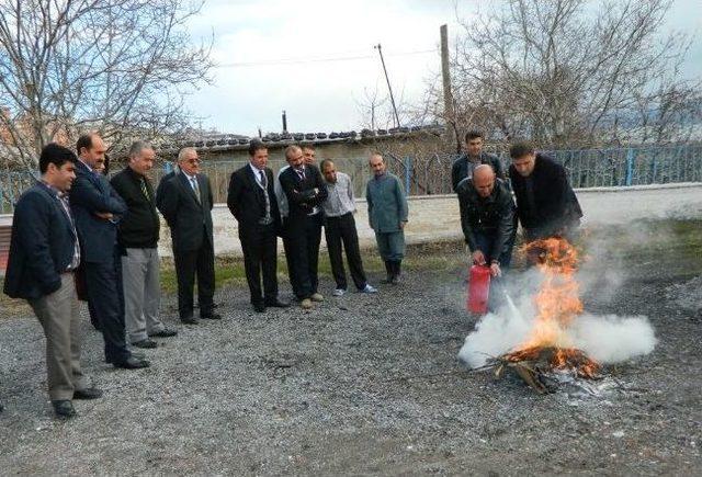 Üniversite Öğrencilerine 'sivil Savunma' Eğitimi Semineri Verildi