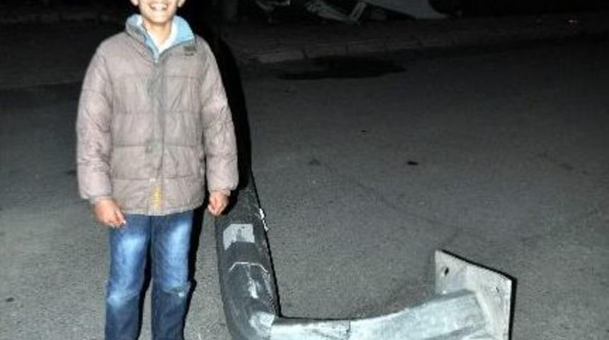 Hurdaya D&ouml;nen Otomobilden Burunları Bile Kanamadan &Ccedil;ıktılar