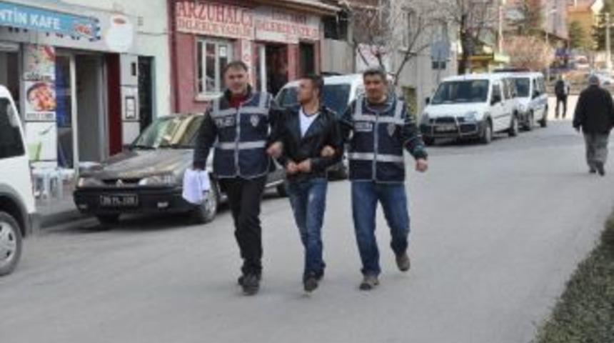 Silahla Yaralama Su&ccedil;undan Adliyeye Gelen Ş&uuml;pheli, Hırsızlık Su&ccedil;undan Tutuklandı