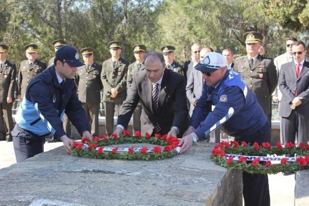 Şehitler Anıldı, &Ccedil;anakkale Zaferi&rsquo;nin 99&rsquo;cu Yıld&ouml;n&uuml;m&uuml; Kutlandı