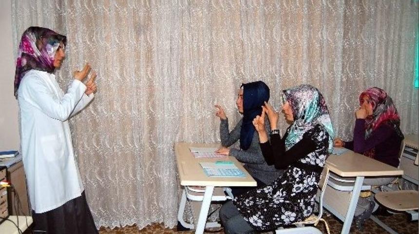 İşaret Diliyle Kur&rsquo;an Eğitimi