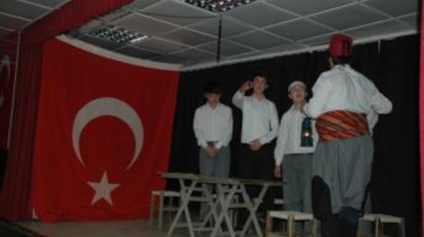 K&uuml;re'de Bir  Mektepdir &Ccedil;anakkale Tiyatrosu Sahnelendi