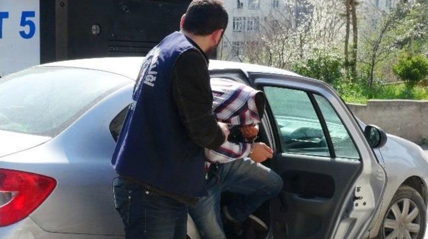 Kafasına Kutu Ge&ccedil;iren Hırsızlar Yakalanmaktan Kurtulamadı