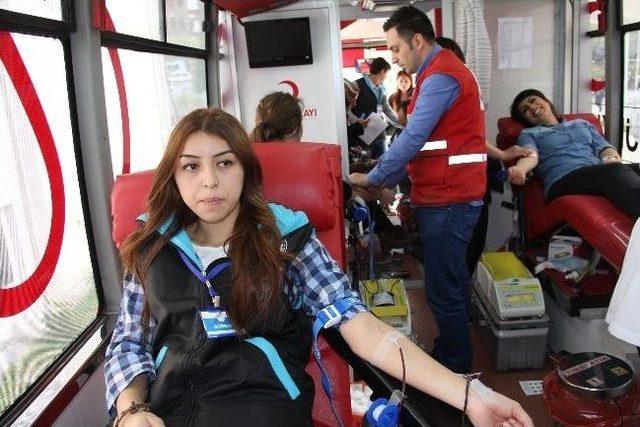 Giresun Üniversitesi Öğrencileri “onlar Bizim İçin Canlarını Verdi, Biz Kanımızı Veriyoruz” Sloganıyla Kan Bağışı Kampanyası Düzenledi