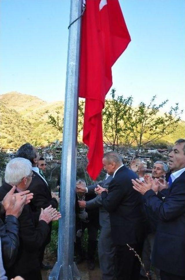 Nazilli Belediyesi&rsquo;nden Işıklar&rsquo;a Dev Bayrak 1