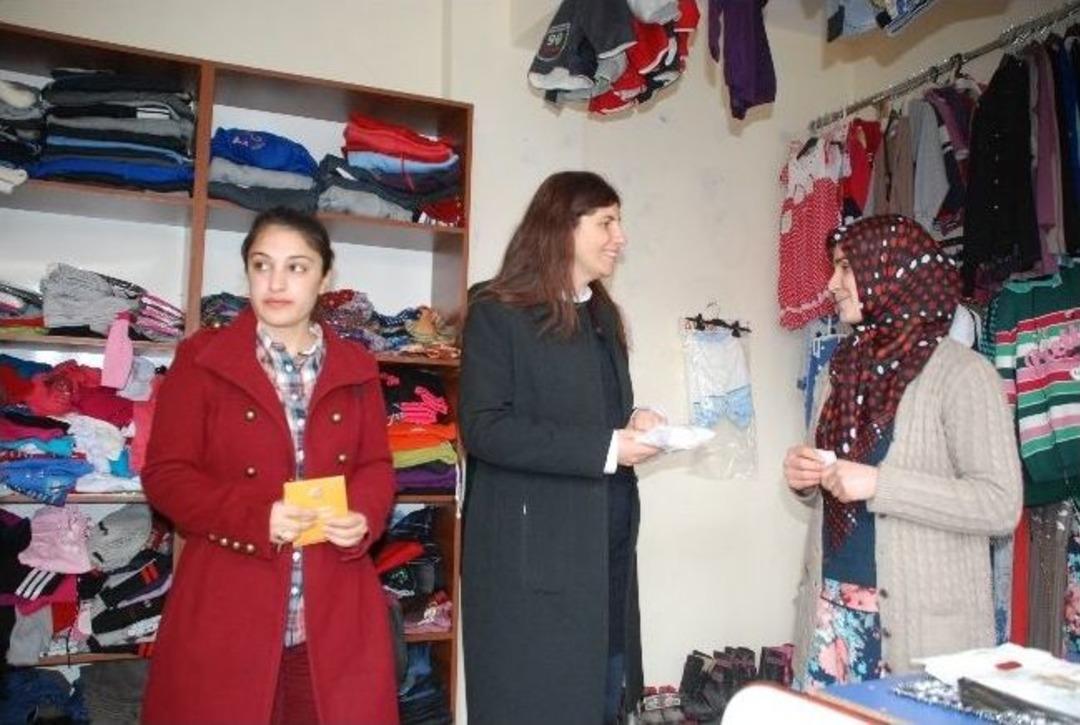 Milletvekili Mine L&ouml;k Beyaz'dan Kayhan'a Destek Ziyareti