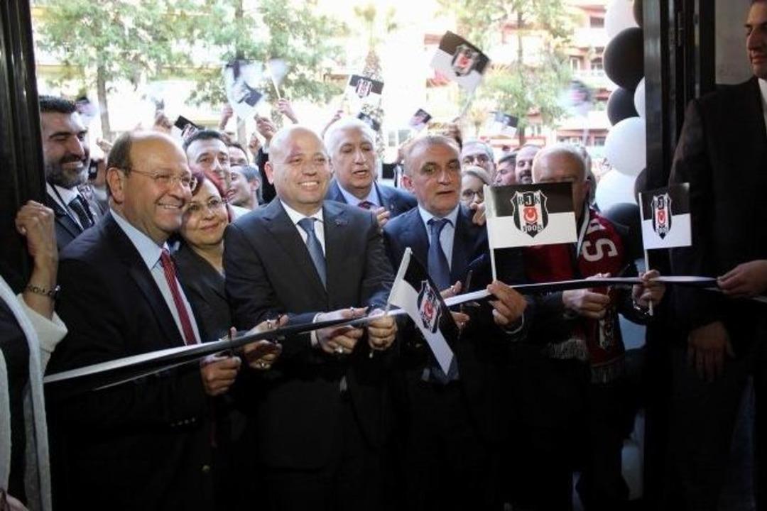 &ldquo;beşiktaş 111 Yıllık Aşk&rdquo; Sergisi Aydınlılarla Buluştu