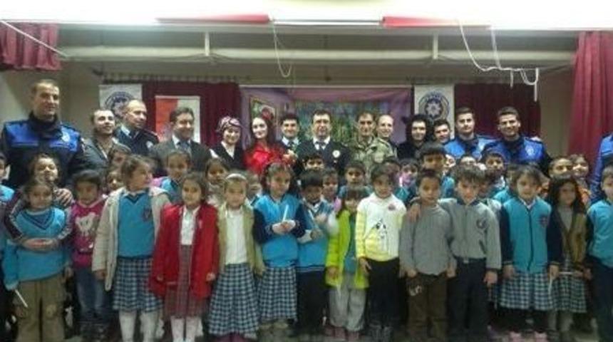 &lsquo;kırmızı Başlıklı Kızın Maceralararı&rsquo;