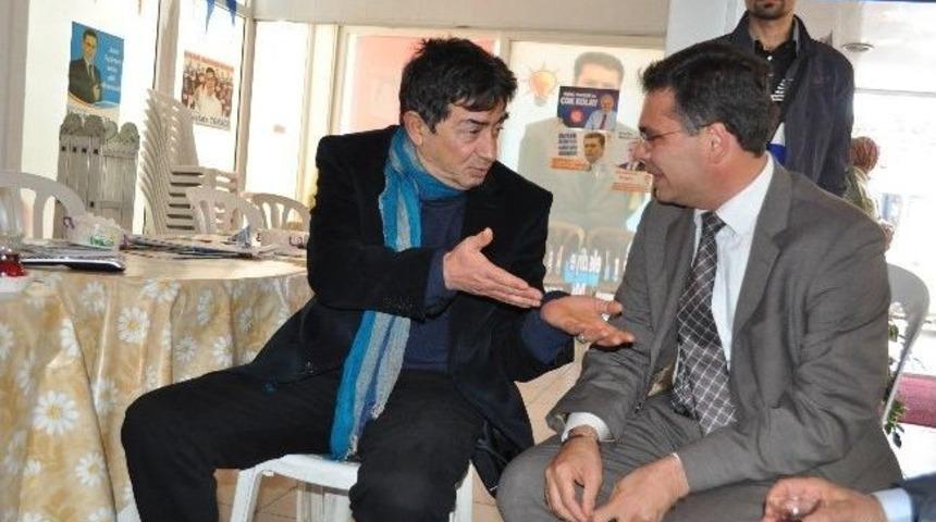 Tiyatrocu Turan &Ouml;zdemir&rsquo;den Ak Parti Se&ccedil;im B&uuml;rosuna Ziyaret