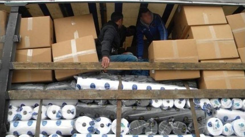 İpsala'da 12 Bin Adet Sigarillo Ele Geçirildi, Hamzabeyli’de 3 Kaçak Göçmen Yakalandı