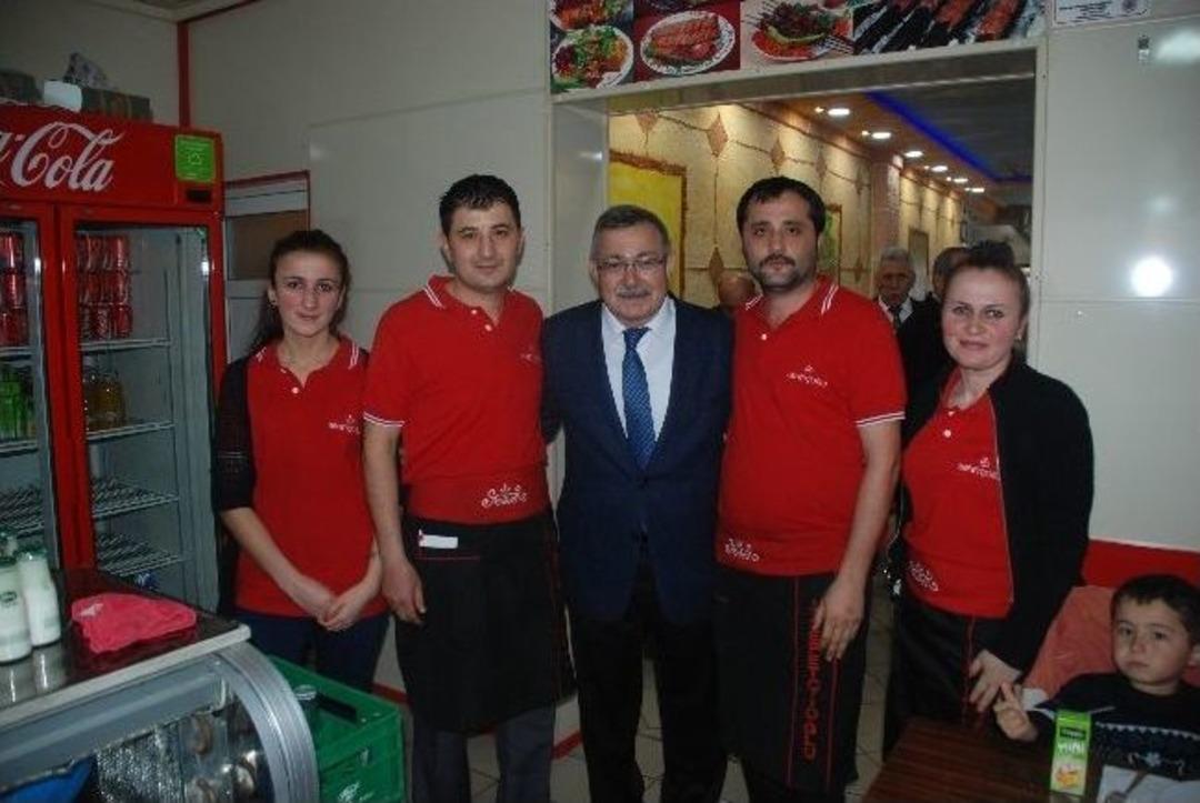 G&uuml;lşen &Ccedil;arşı Esnafını Ziyaret Etti