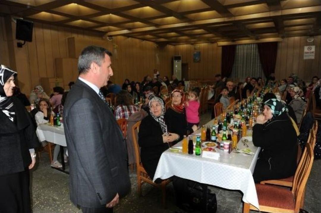 Vali Ve Eşinden Şehit Aileleri Ve Gazilere Yemek