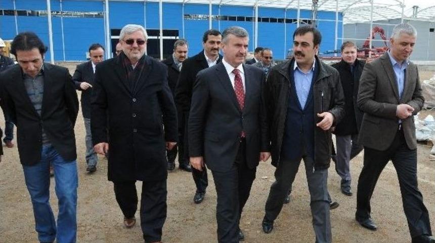 Başkan Aky&uuml;rek Fuar Merkezi İnşaatını İnceledi