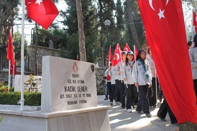 Büyükşehir İzcileri Şehitleri Unutmadı