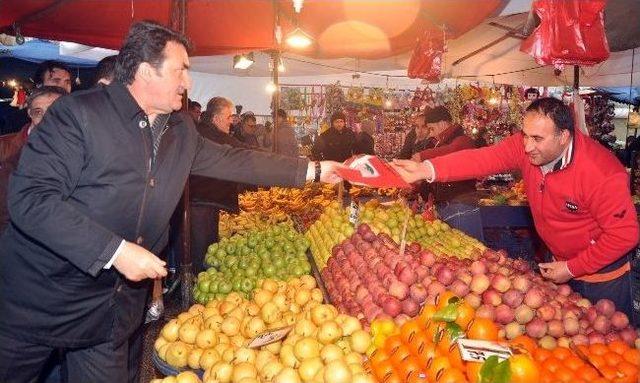 Dündar, Seçmenin Nabzını Pazar Yerlerinde Tutuyor