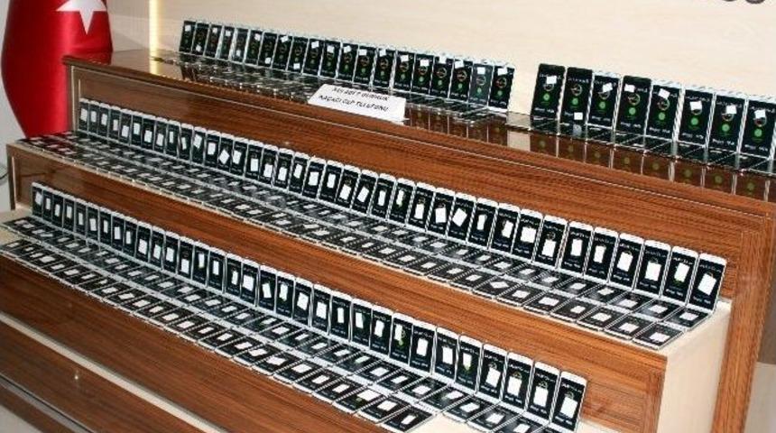 Gaziantep'te Bin 706 Adet Ka&ccedil;ak Cep Telefonu Ele Ge&ccedil;irildi