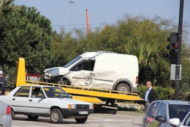 Samsun'da Trafik Kazası: 2 Yaralı