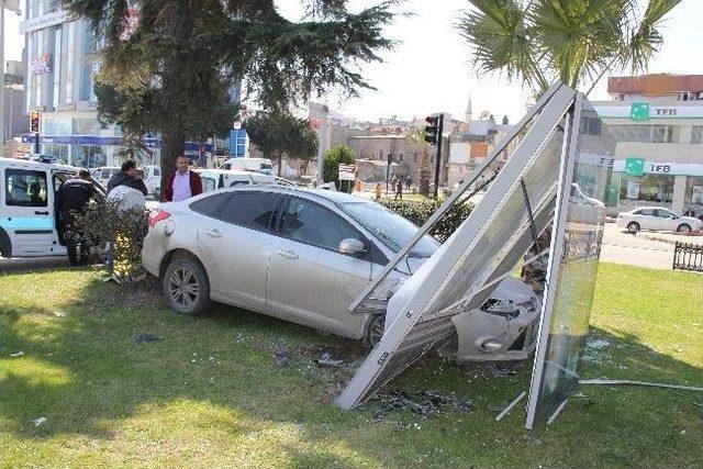 Samsun'da Trafik Kazası: 2 Yaralı