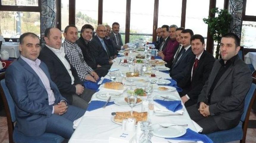 B&uuml;y&uuml;kşehir Belediye Başkanı Yılmaz'dan Samsunspor&rsquo;a Moral Kahvaltısı