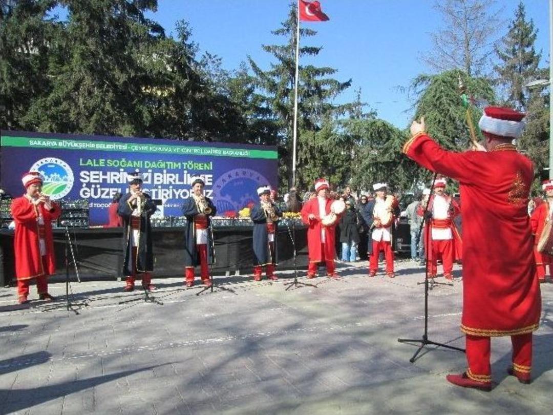 20 Bin Lale Soğanı Dağıtıldı