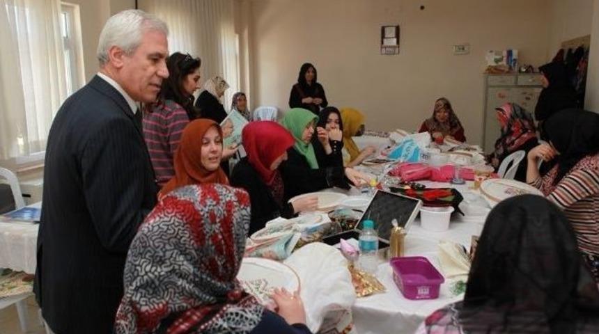 Bozbey Demirci&rsquo;de Lokma Dağıttı