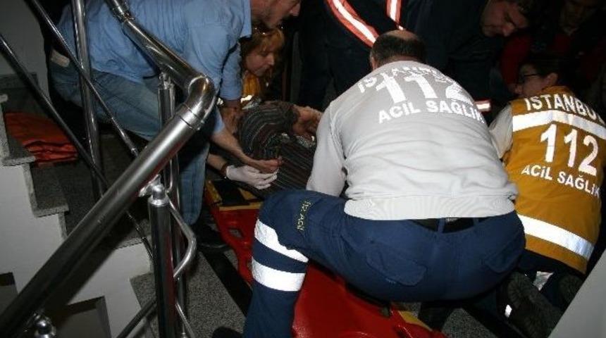 Asans&ouml;r Ve Duvar Arasında Sıkışan Tesisat&ccedil;ıyı İtfaiye Kurtardı