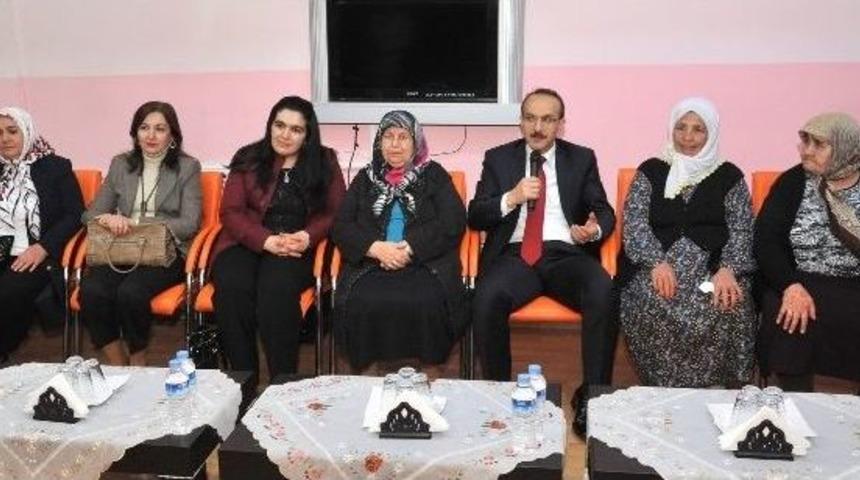 Vali Seddar Yavuz Ve Eşinden Huzurevi Ziyareti