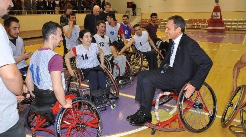 Engelli Basketbolcular Dostluk Ma&ccedil;ında Adeta Şov Yaptı