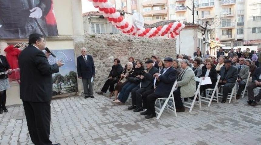 Bornova Cumhuriyet Evi A&ccedil;ıldı