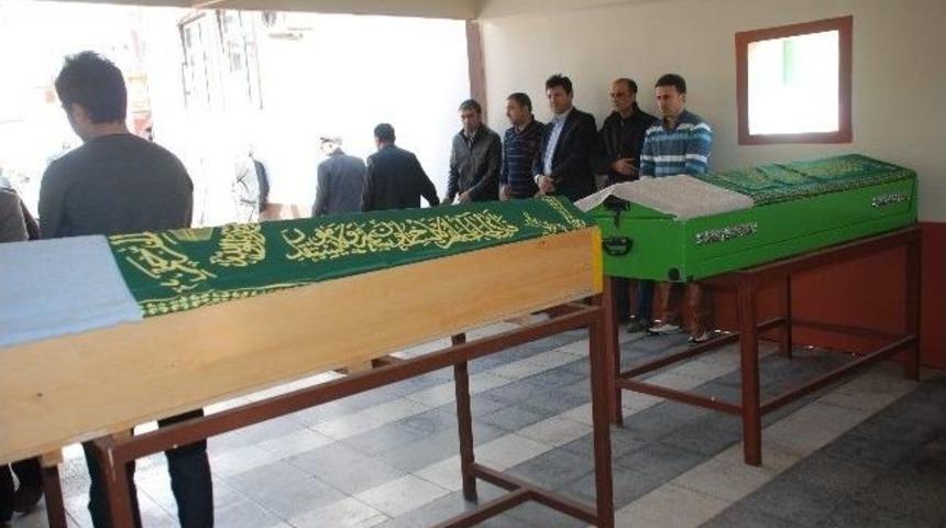 Baba-oğul Aynı G&uuml;n Defnedildi