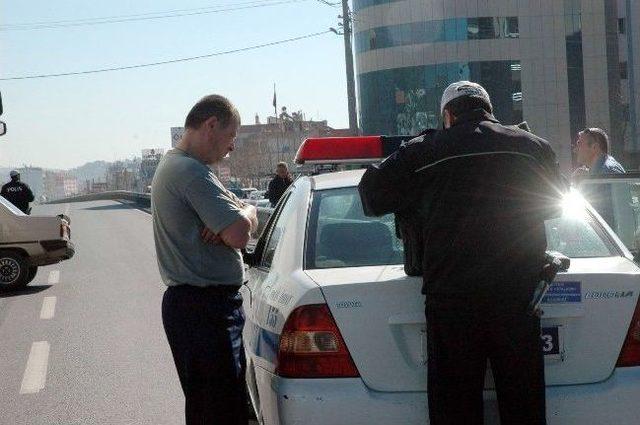 Tır la Otomobilin &Ccedil;arpıştığı Kaza Ucuz Atlatıldı 2