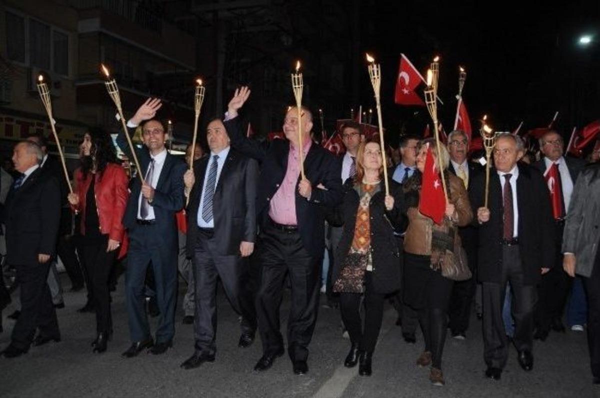 &Ccedil;anakkale Zaferi&rsquo;ne Muhteşem Anma