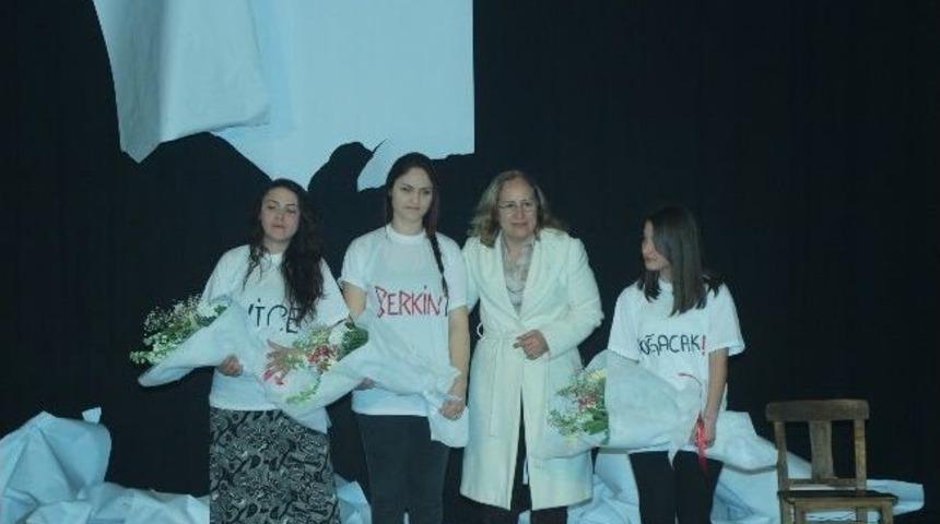 &ldquo;kadın&rdquo; Oyunu B&uuml;y&uuml;k İlgi G&ouml;rd&uuml;