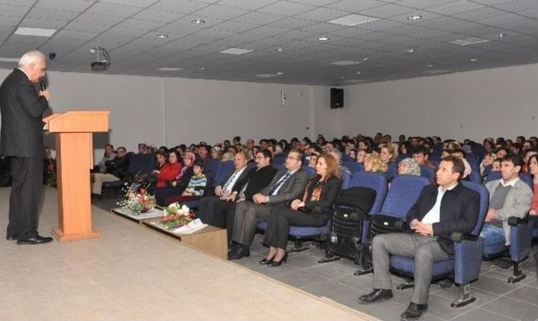 &ldquo;&ccedil;anakkale Askerine R&uuml;tbe Gerekmez&rdquo; Adlı Tiyatro Oyunu Sahnelendi