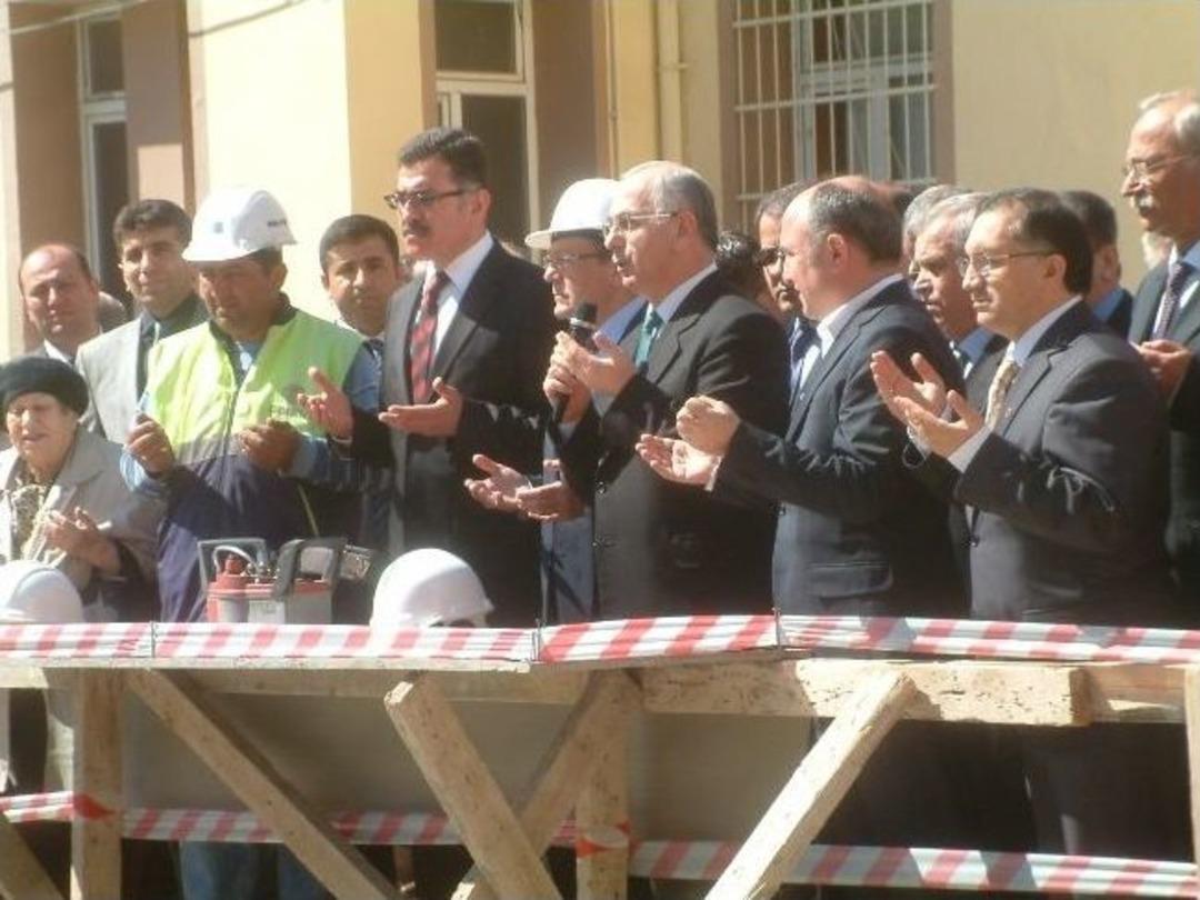 Burhaniye&rsquo;de H&uuml;k&uuml;met Konağının Temeli Atıldı