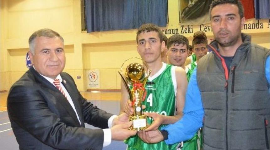 Gen&ccedil; Erkekler Basketbol Şampiyonu Yaman Spor Kul&uuml;b&uuml;