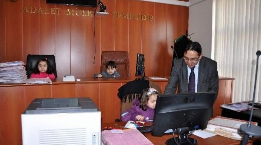 Minik &Ouml;ğrenciler Adliyeyi Gezdi