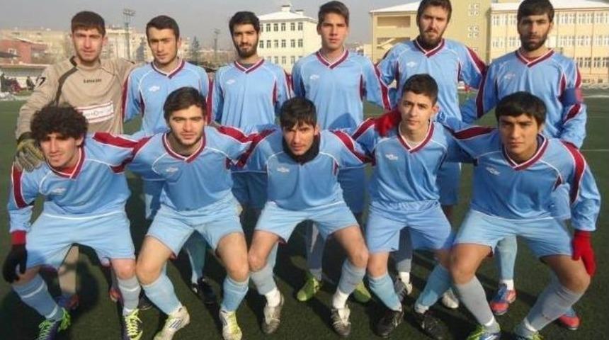 Amat&ouml;r Futbolcunun Şok &Ouml;l&uuml;m&uuml;