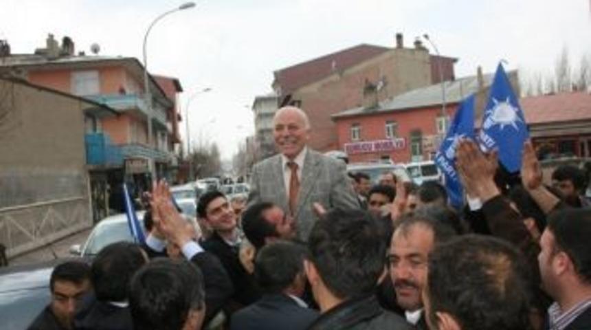 Sekmen, Tortum&rsquo;da Yoğun İlgiyle Karşılandı