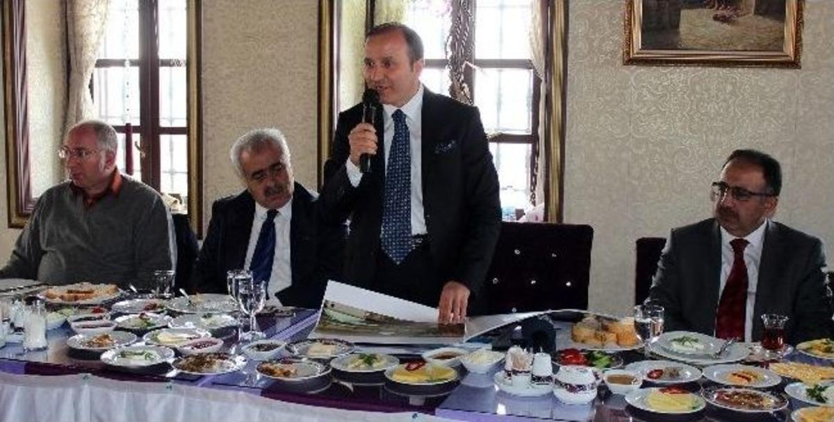 K&uuml;&ccedil;&uuml;kler, Gazetecilerden Helallik İstedi