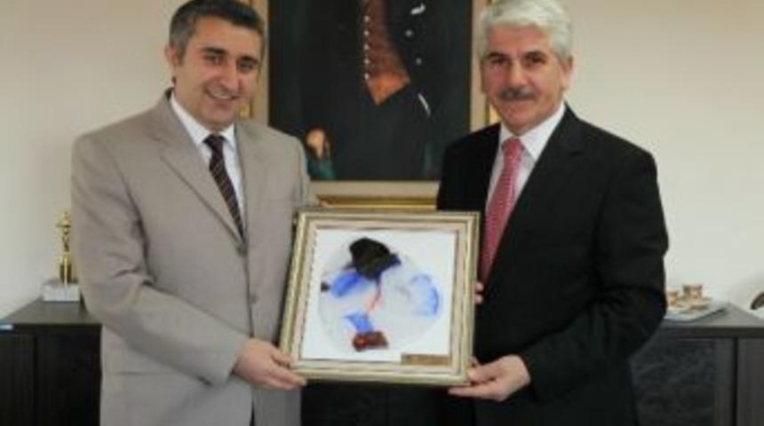 Başkan Sakallı, Kaymakam &Uuml;naldı&rsquo;yı Ziyaret Etti