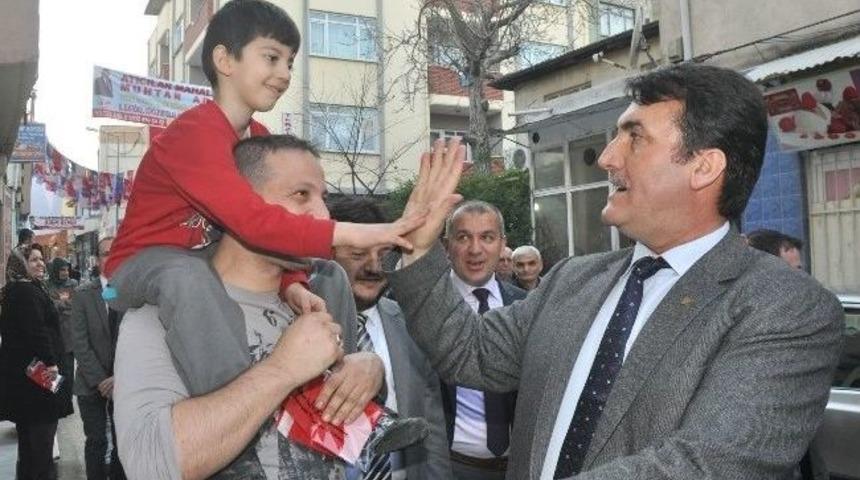 D&uuml;ndar&rsquo;a Pankartlı Baklavalı Karşılama