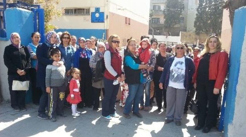 Veliler Okul &Ouml;n&uuml;nde Eylem Yaptı